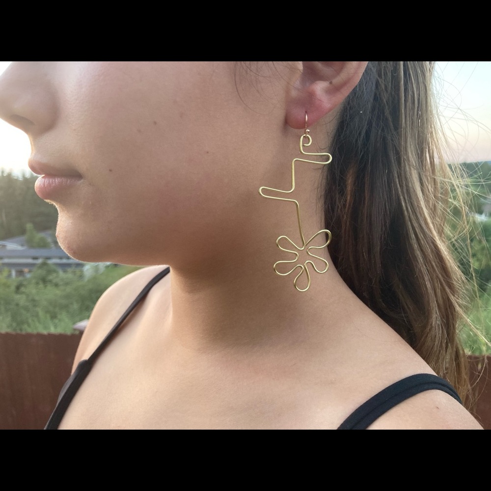Floral wire earrings